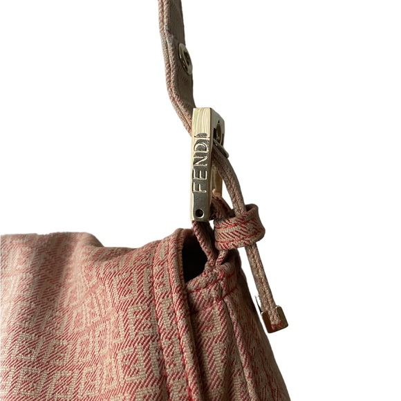 FENDI Mamma Baguette - Pink in Glitter - Picture 3 of 10